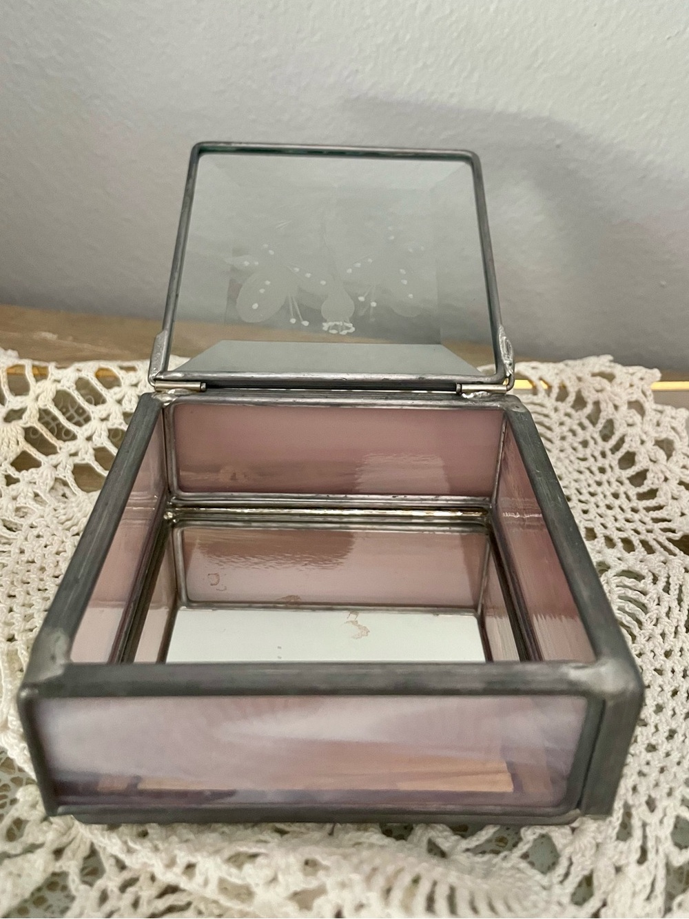 Vintage Etched Glass Trinket/Jewelry Box with Slag Glass Sides